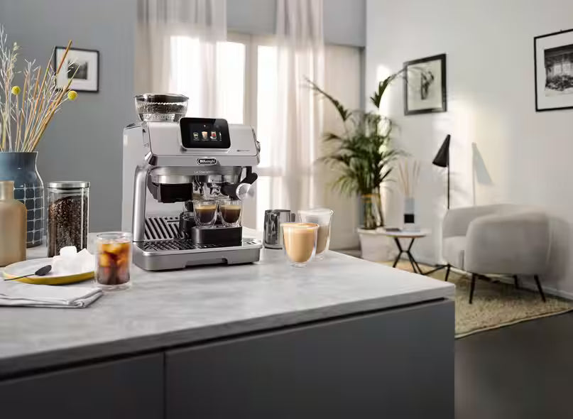 La Specialista Touch Espresso Machine with Cold Brew & Automatic Frothing